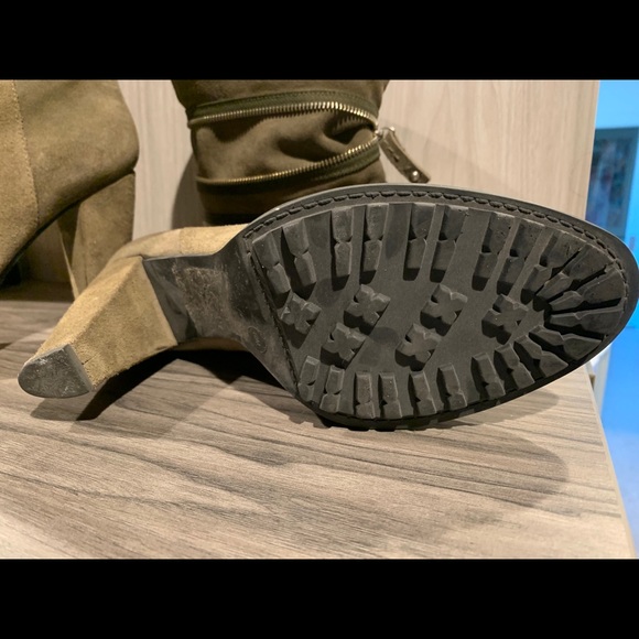 Sage green suede booties - Picture 4 of 6